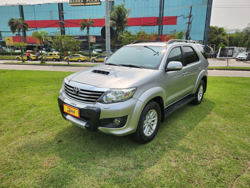 TOYOTA HILUX SW4 3.0 SRV 4X4 7 LUGARES 16V TURBO INTERCOOLER DIESEL 4P AUTOMÁTICO