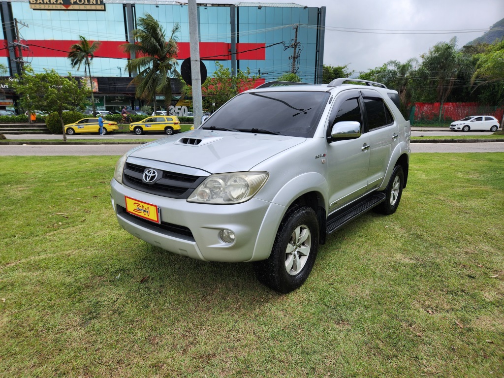 TOYOTA HILUX SW4 3.0 SRV 4X4 16V TURBO INTERCOOLER DIESEL 4P AUTOMÁTICO