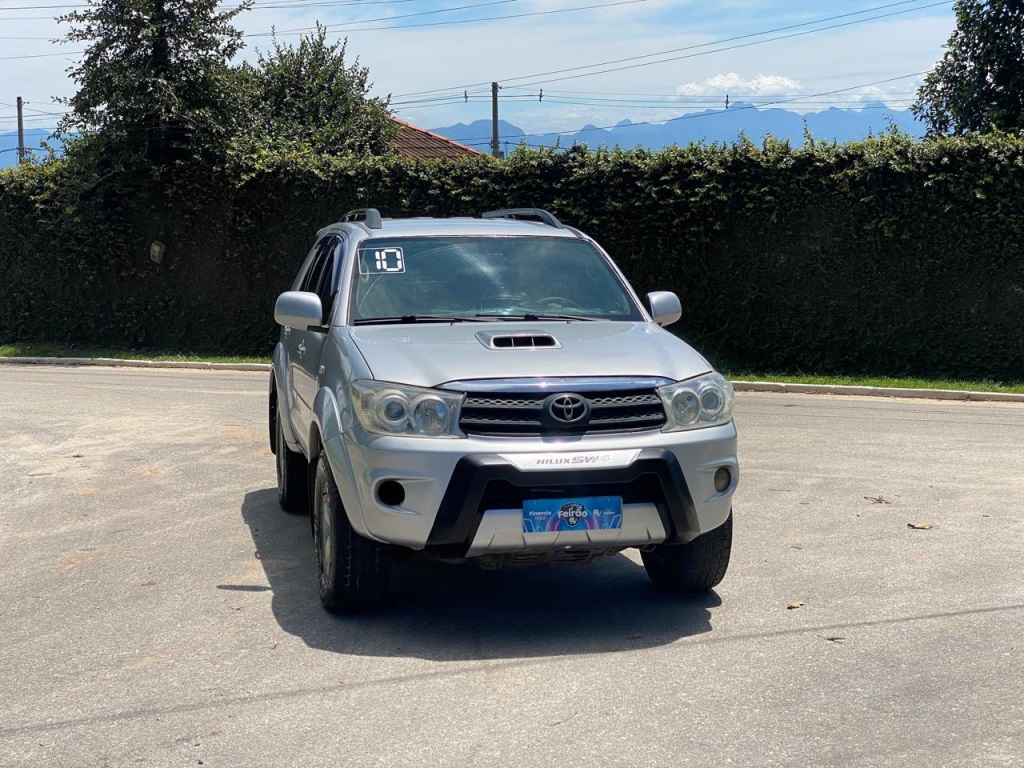 TOYOTA HILUX SW4 3.0 SRV 4X4 7 LUGARES 16V TURBO INTERCOOLER DIESEL 4P AUTOMÁTICO