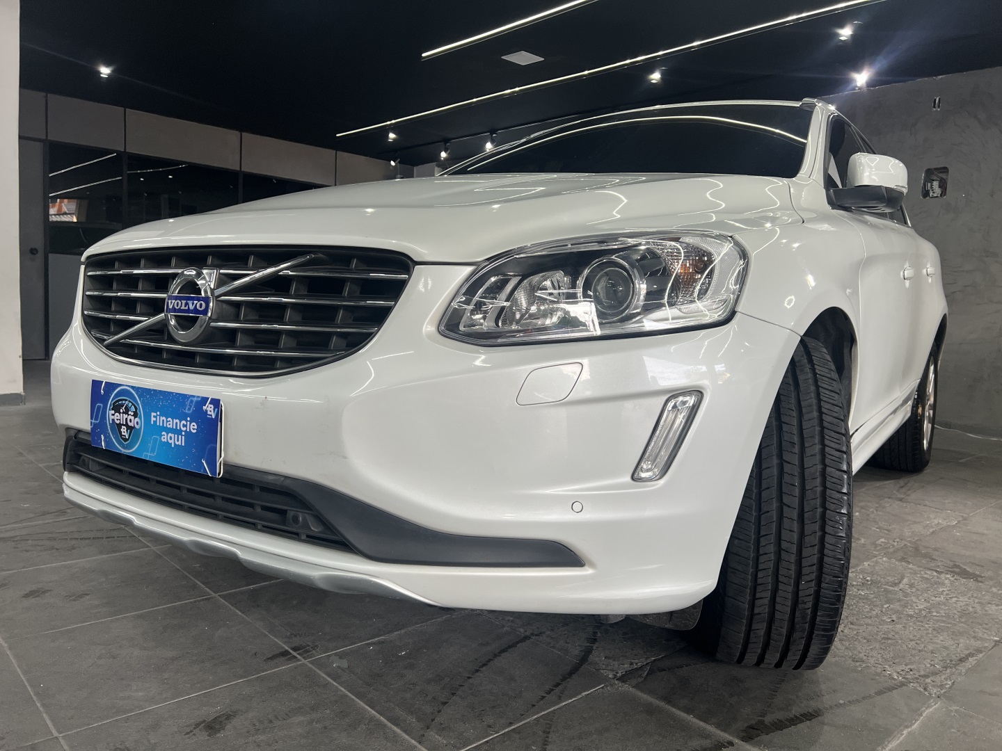 VOLVO XC60 2.0 T5 MOMENTUM GASOLINA 4P AUTOMÁTICO