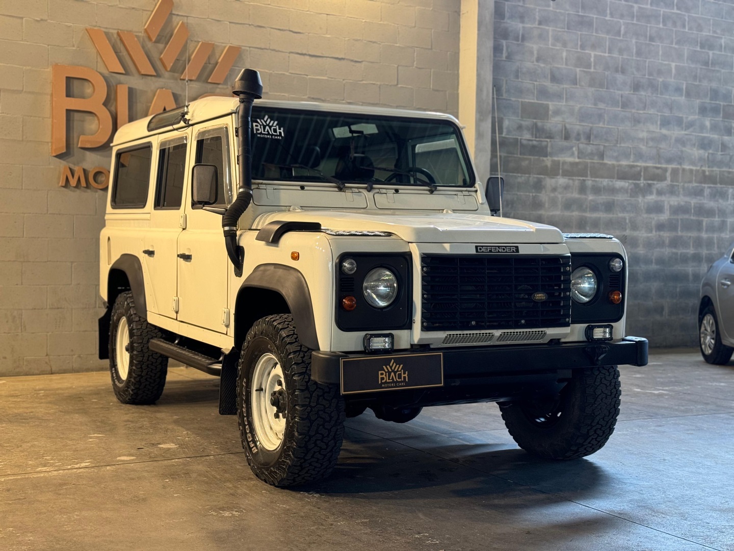 LAND ROVER DEFENDER 2.5 COUNTY SW 110 4X4 TURBO DIESEL 4P MANUAL