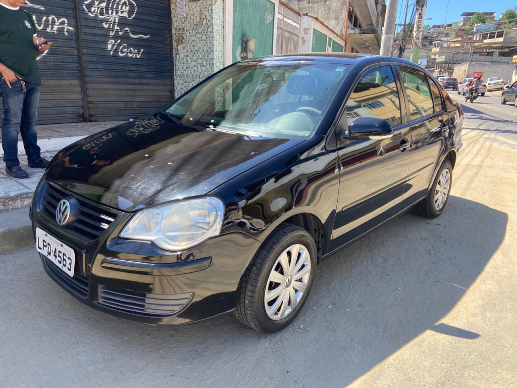 VOLKSWAGEN POLO SEDAN 1.6 8V GASOLINA 4P MANUAL