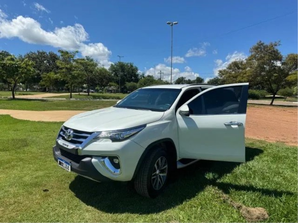 TOYOTA HILUX SW4 2.8 SRX 4X4 16V TURBO INTERCOOLER DIESEL 4P AUTOMÁTICO