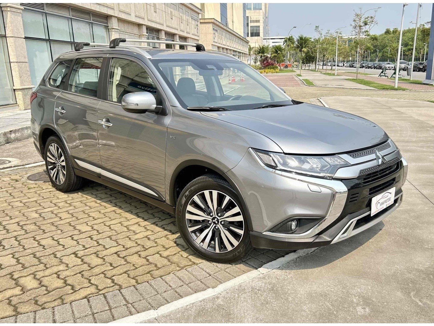 MITSUBISHI OUTLANDER 3.0 MIVEC V6 GASOLINA HPE-S AWD AUTOMÁTICO