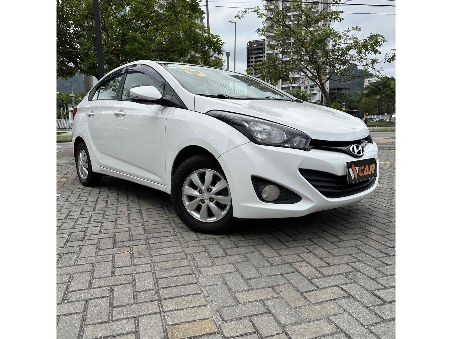 HYUNDAI HB20S 1.6 COMFORT PLUS 16V FLEX 4P MANUAL