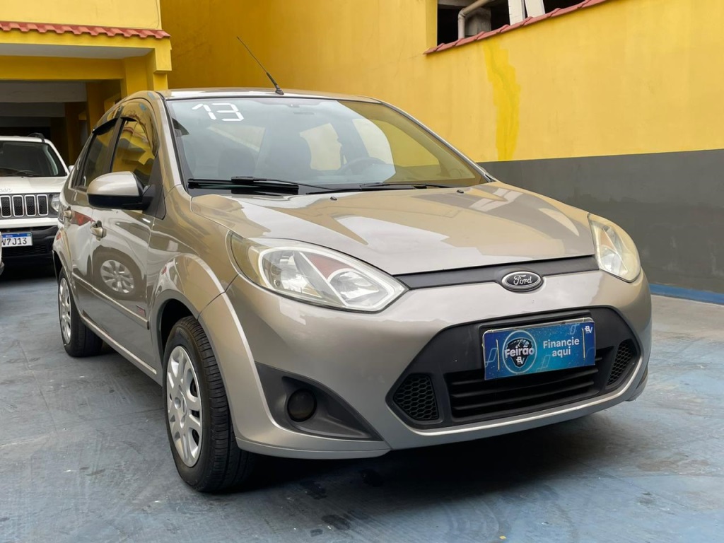 FORD FIESTA 1.6 ROCAM SEDAN 8V FLEX 4P MANUAL