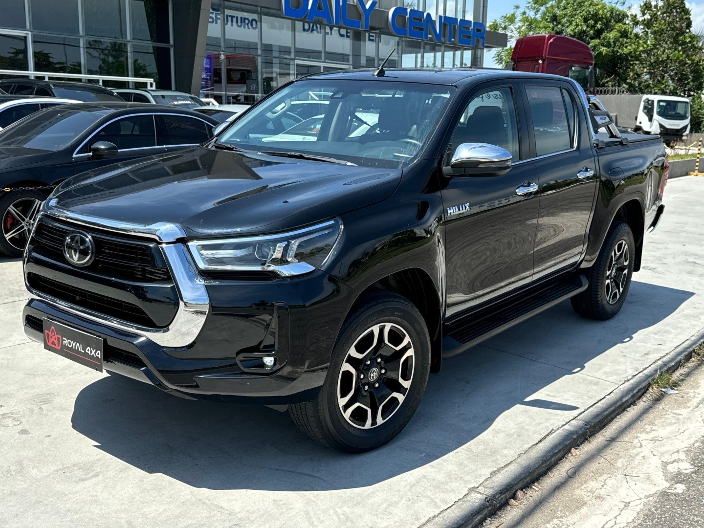 TOYOTA HILUX 2.8 D-4D TURBO DIESEL CD SRX 4X4 AUTOMÁTICO