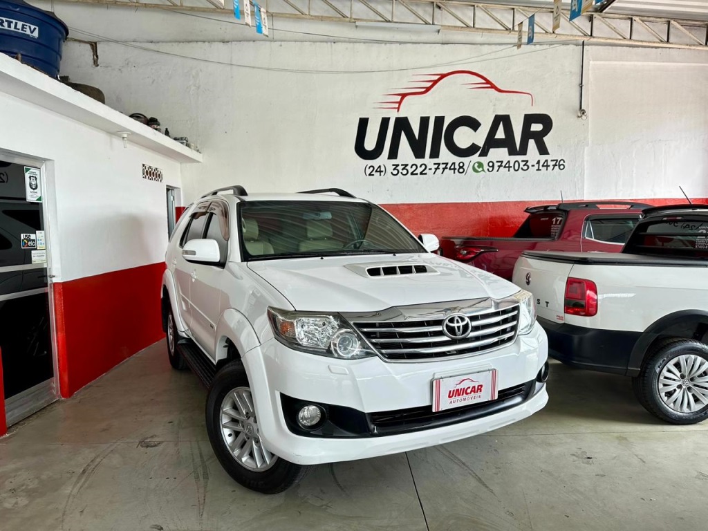 TOYOTA HILUX SW4 3.0 SRV 4X4 7 LUGARES 16V TURBO INTERCOOLER DIESEL 4P AUTOMÁTICO