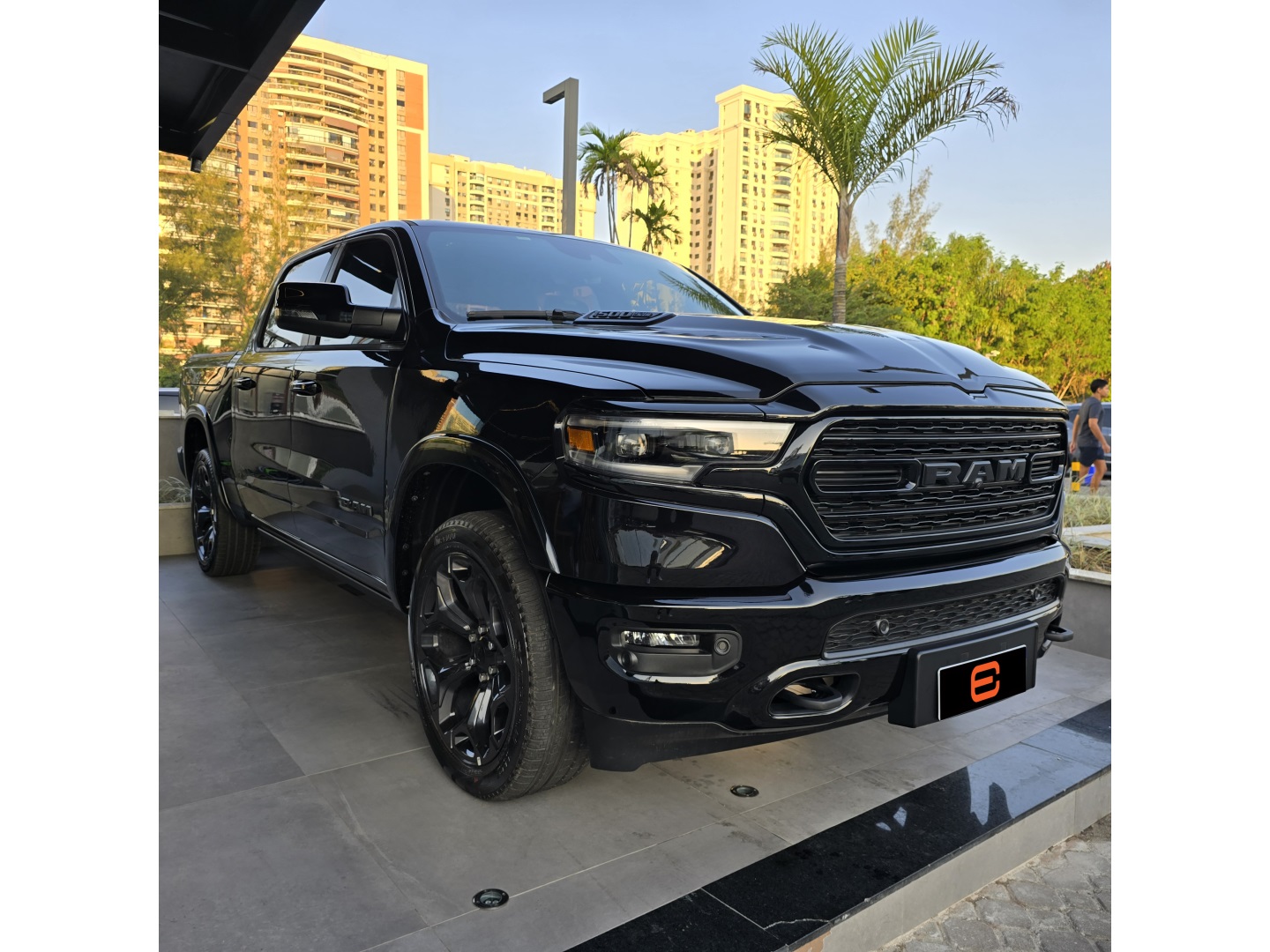 RAM 1500 5.7 V8 GASOLINA LIMITED NIGHT EDITION CD 4X4 AUTOMÁTICO