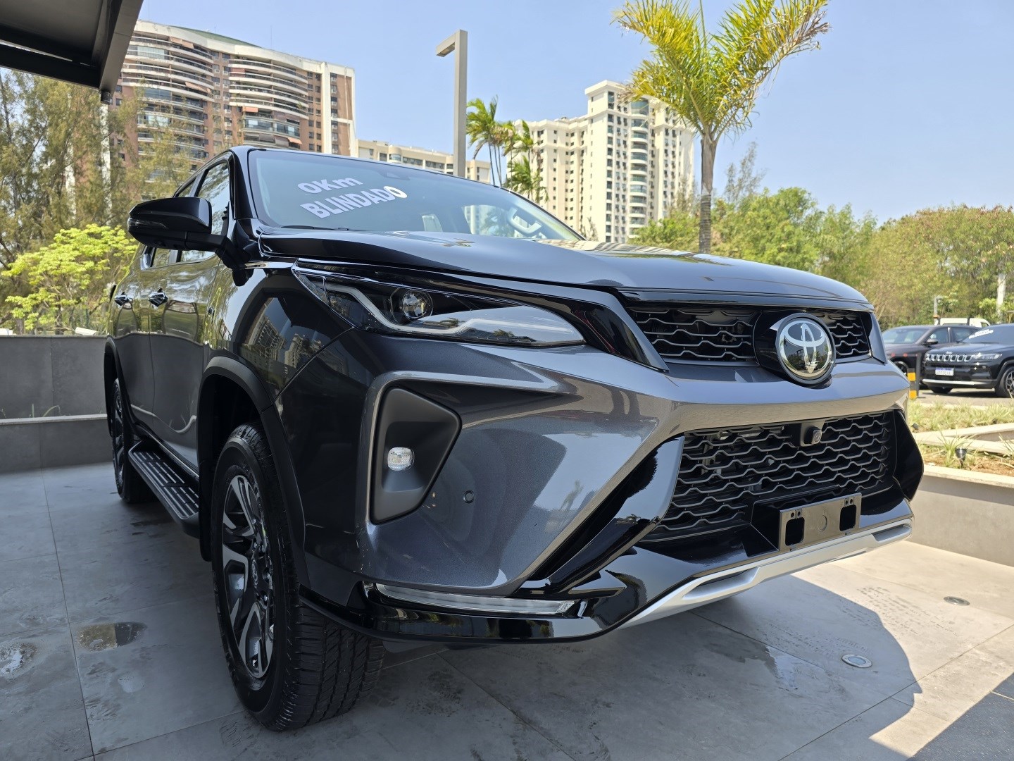 TOYOTA HILUX SW4 2.8 D-4D TURBO DIESEL SRX PLATINUM 7L 4X4 AUTOMÁTICO