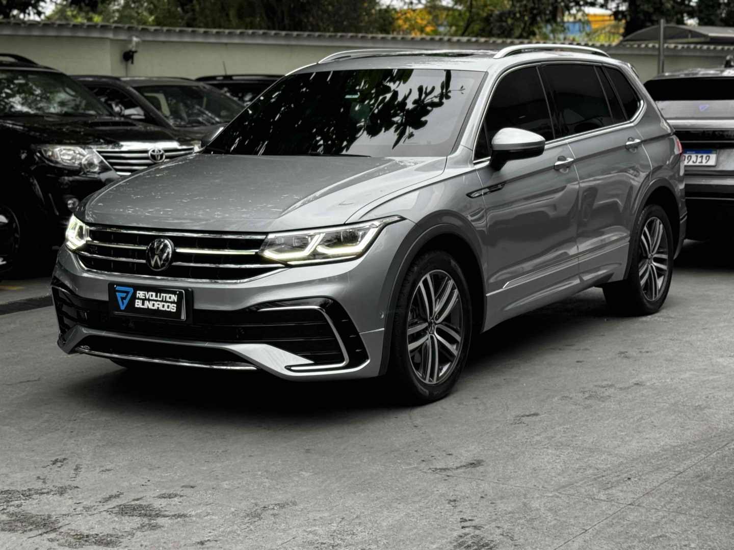 VOLKSWAGEN TIGUAN 2.0 300 TSI GASOLINA ALLSPACE R-LINE AUTOMÁTICO