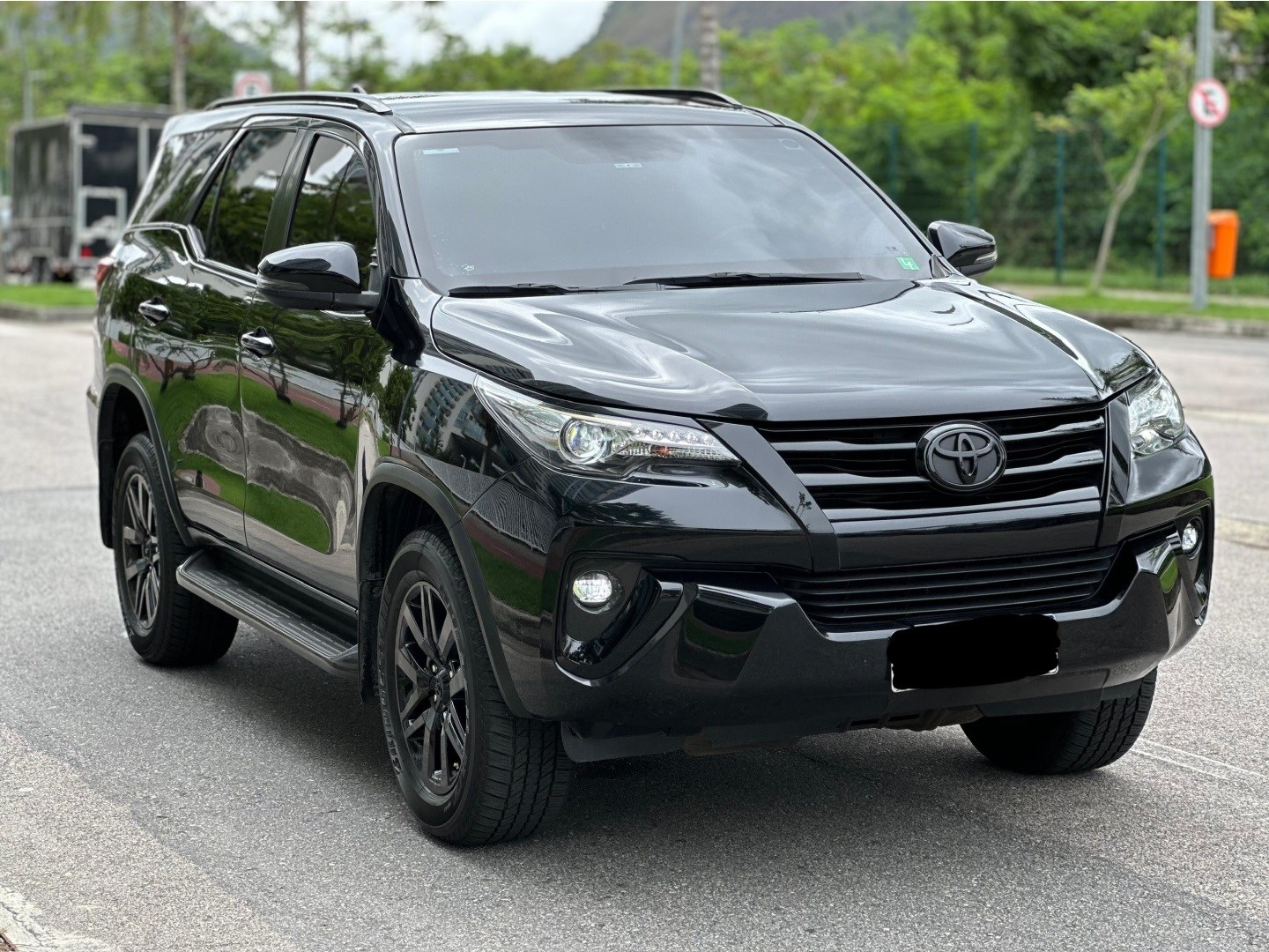 TOYOTA HILUX SW4 2.8 SRX 4X4 7 LUGARES 16V TURBO INTERCOOLER DIESEL 4P AUTOMÁTICO