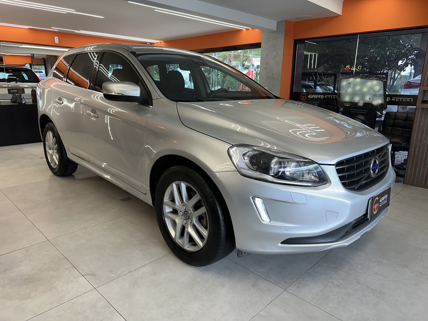 VOLVO XC60 2.0 T5 MOMENTUM GASOLINA 4P AUTOMÁTICO