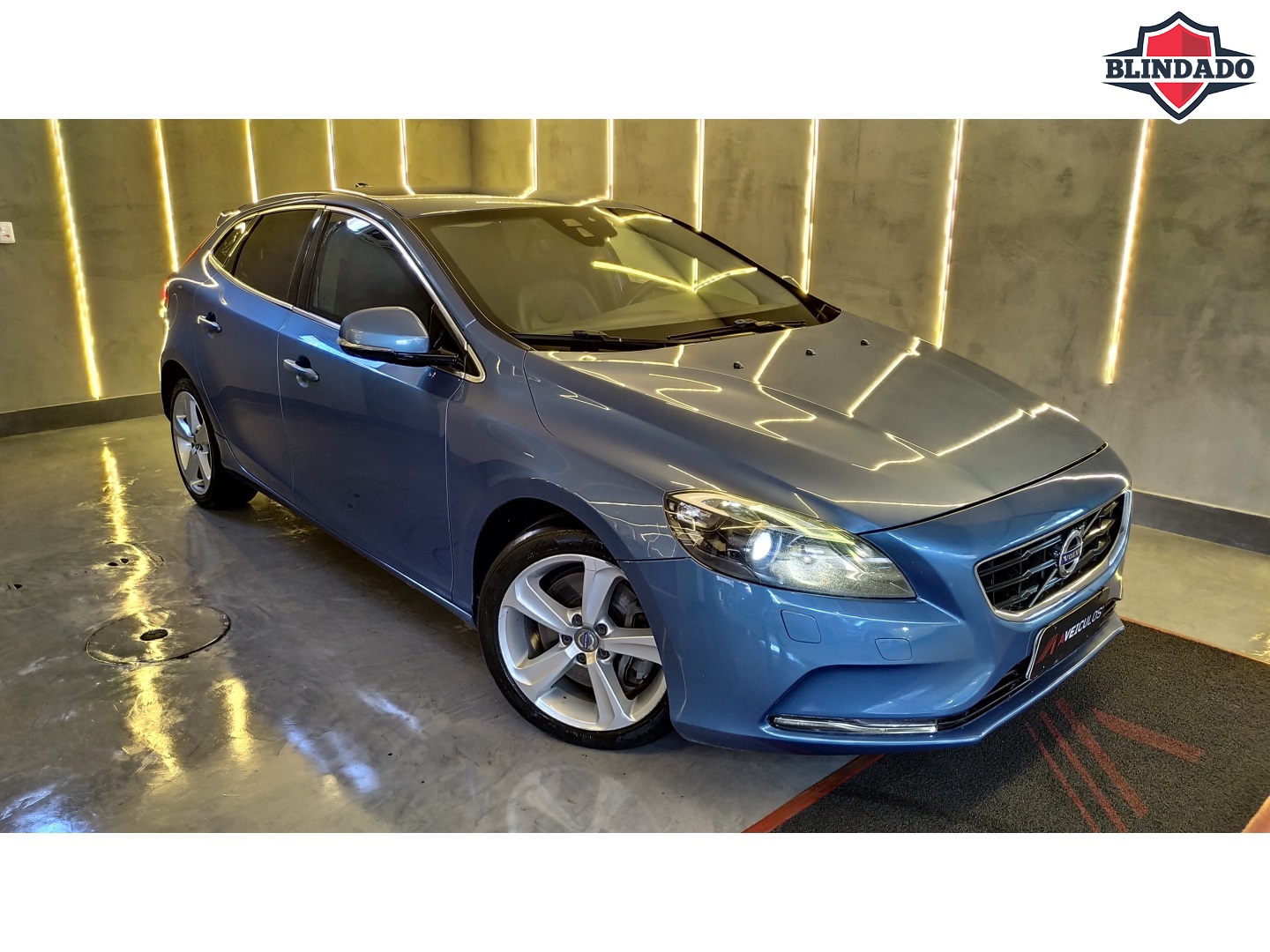 VOLVO V40 2.0 T4 DYNAMIC TURBO GASOLINA 4P AUTOMÁTICO