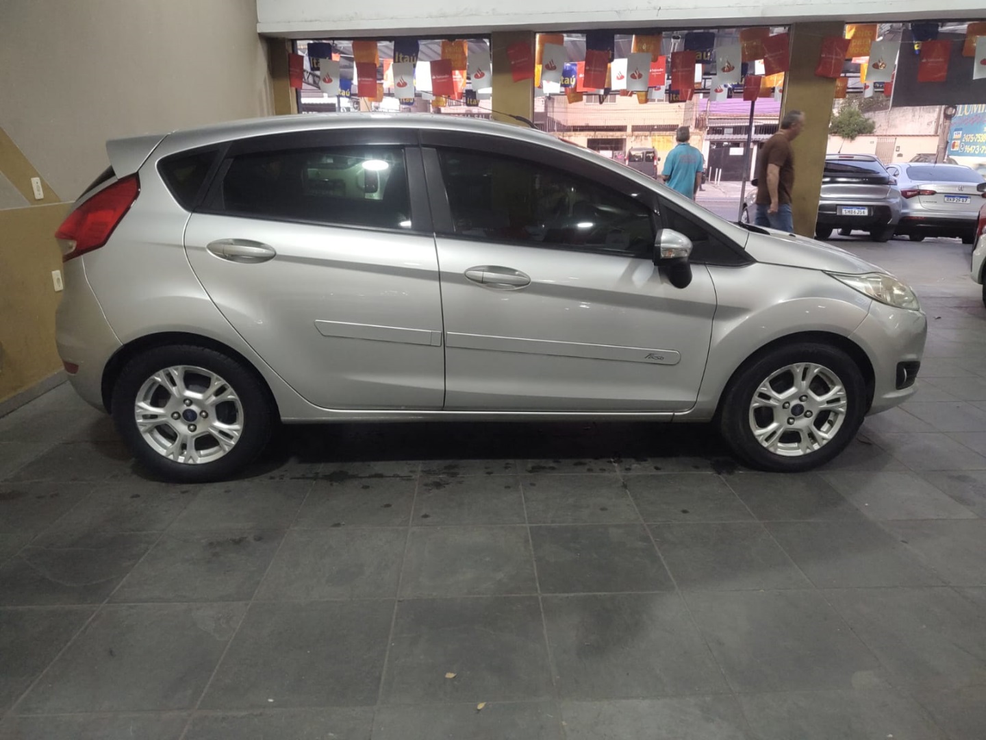 FORD FIESTA 1.6 SE HATCH 16V FLEX 4P POWERSHIFT