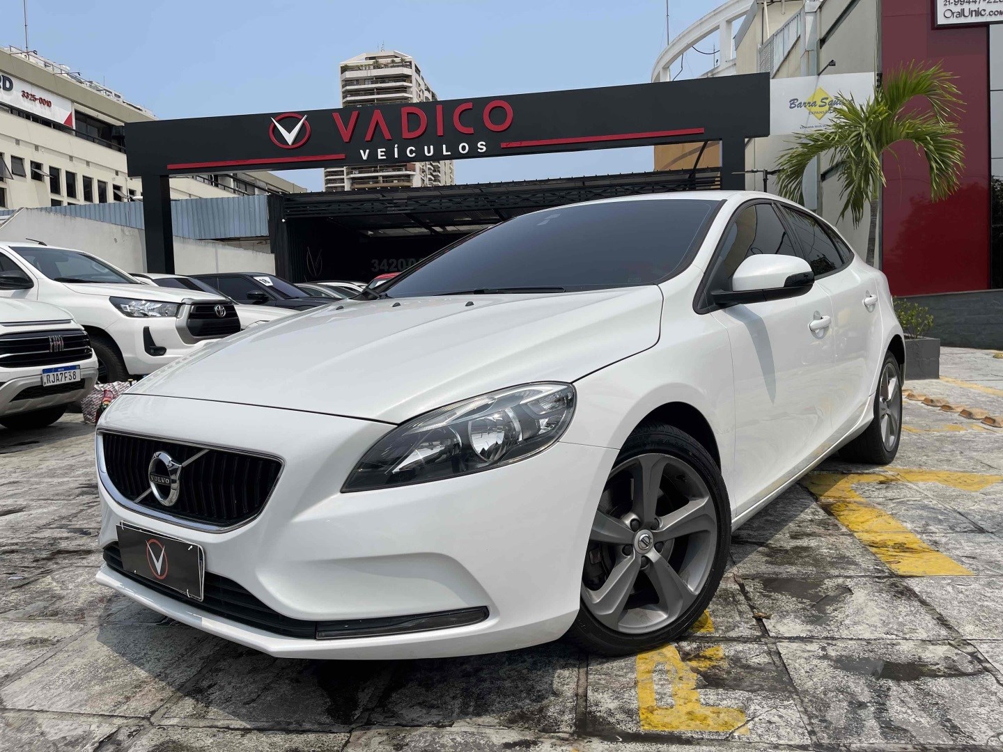 VOLVO V40 2.0 T4 KINETIC GASOLINA 4P AUTOMÁTICO